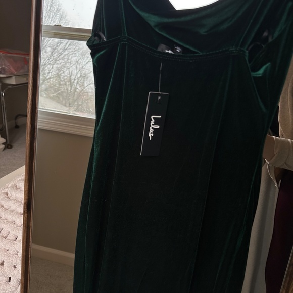 Lulus Dark Green Velvet Dress - Size M - NEW WITH TAGS - Picture 4 of 4